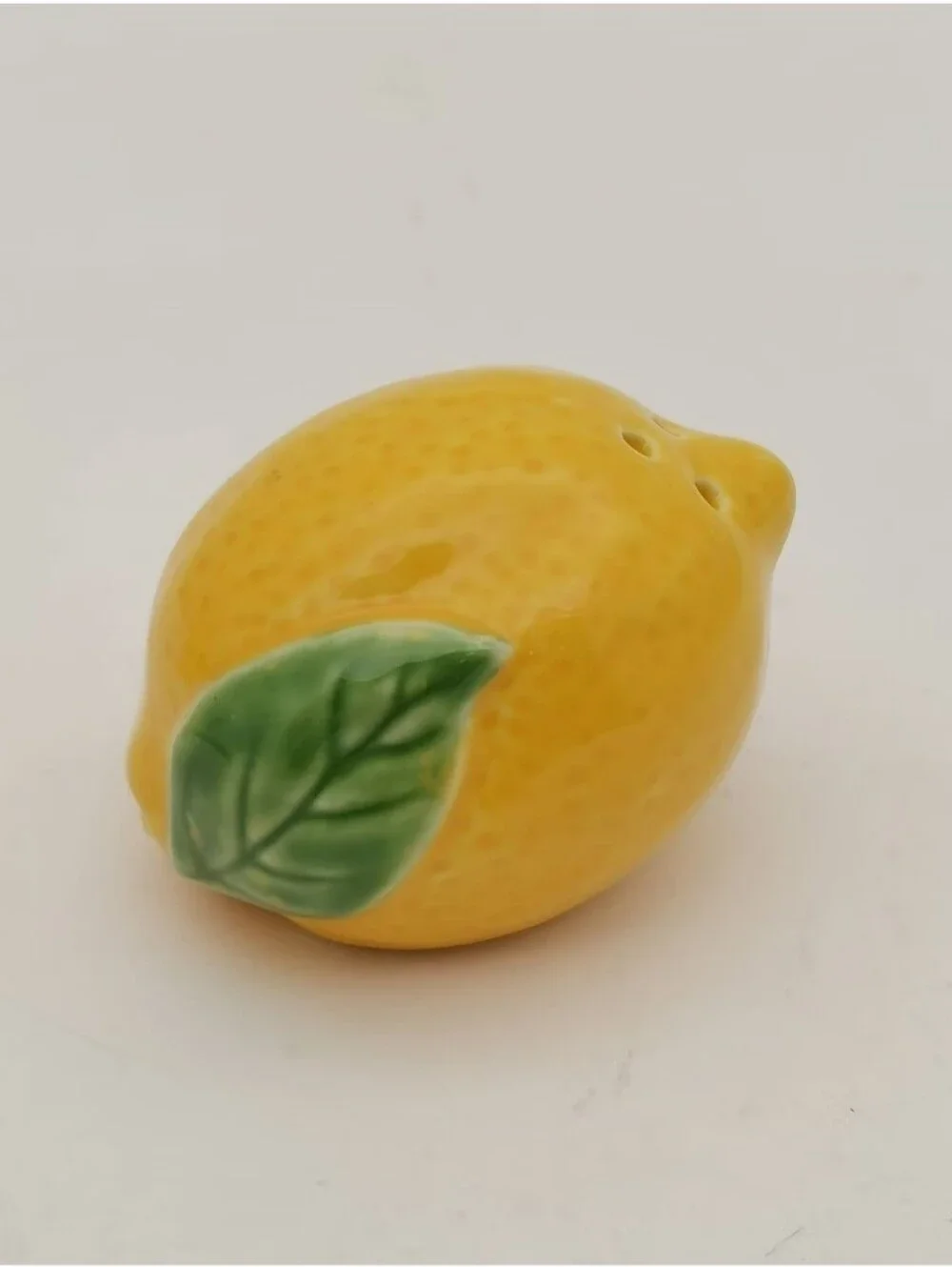 Muchoise Ceramic Lemon Salt & Pepper Shaker with Tray Yellow